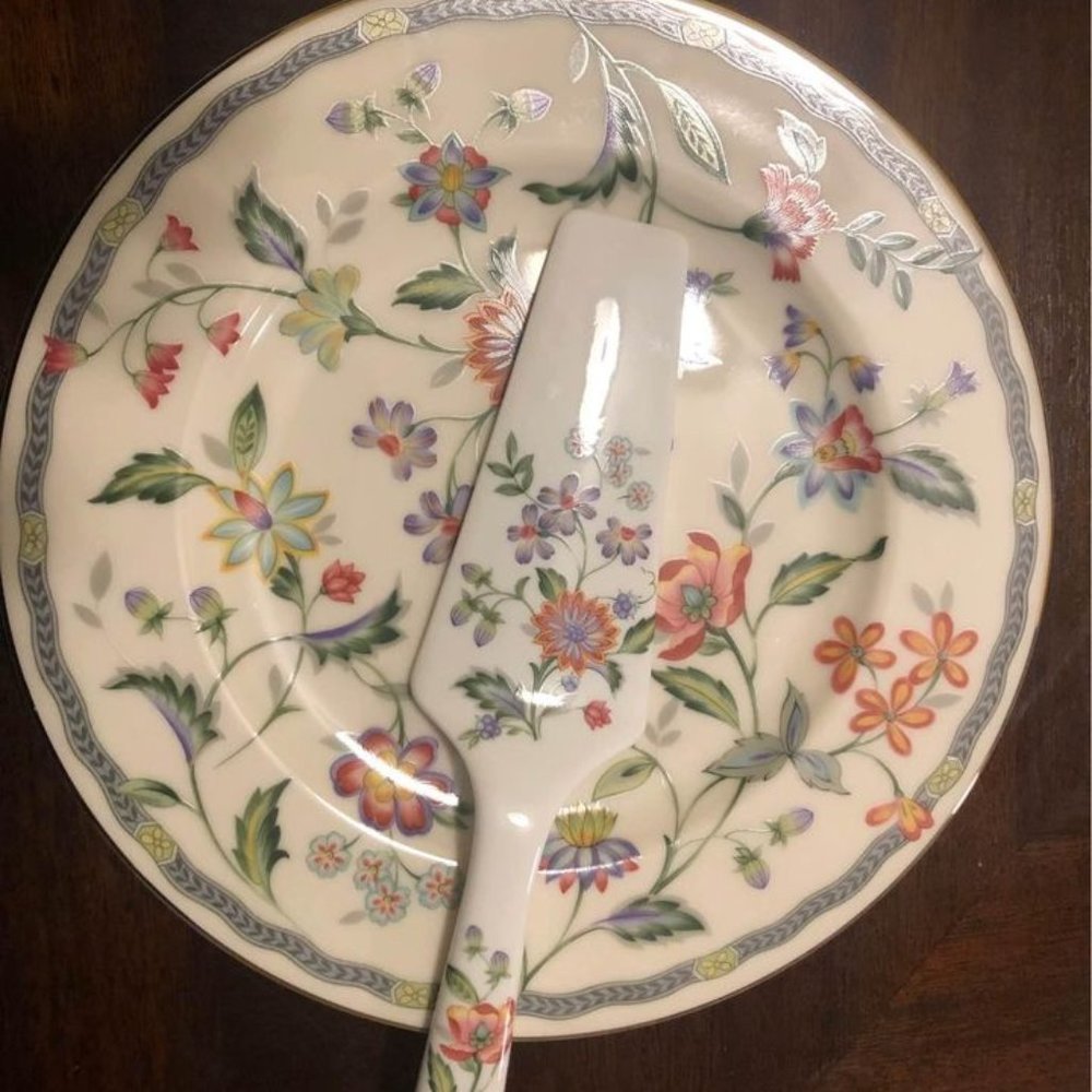 Buckingham by Andrea/Sadek Cake Plate and Server - VINTAGE